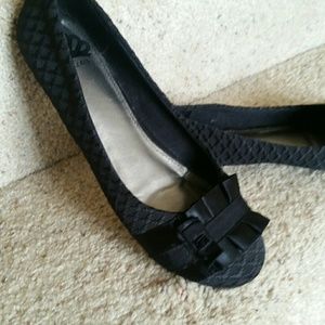 Unique Dressy Black Flats fit like 8.5 low heels
